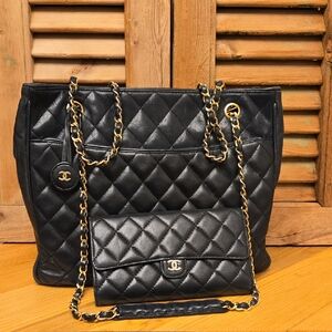 CHANEL Vintage Black Leather Quilted Shoulder Bag With Wallet